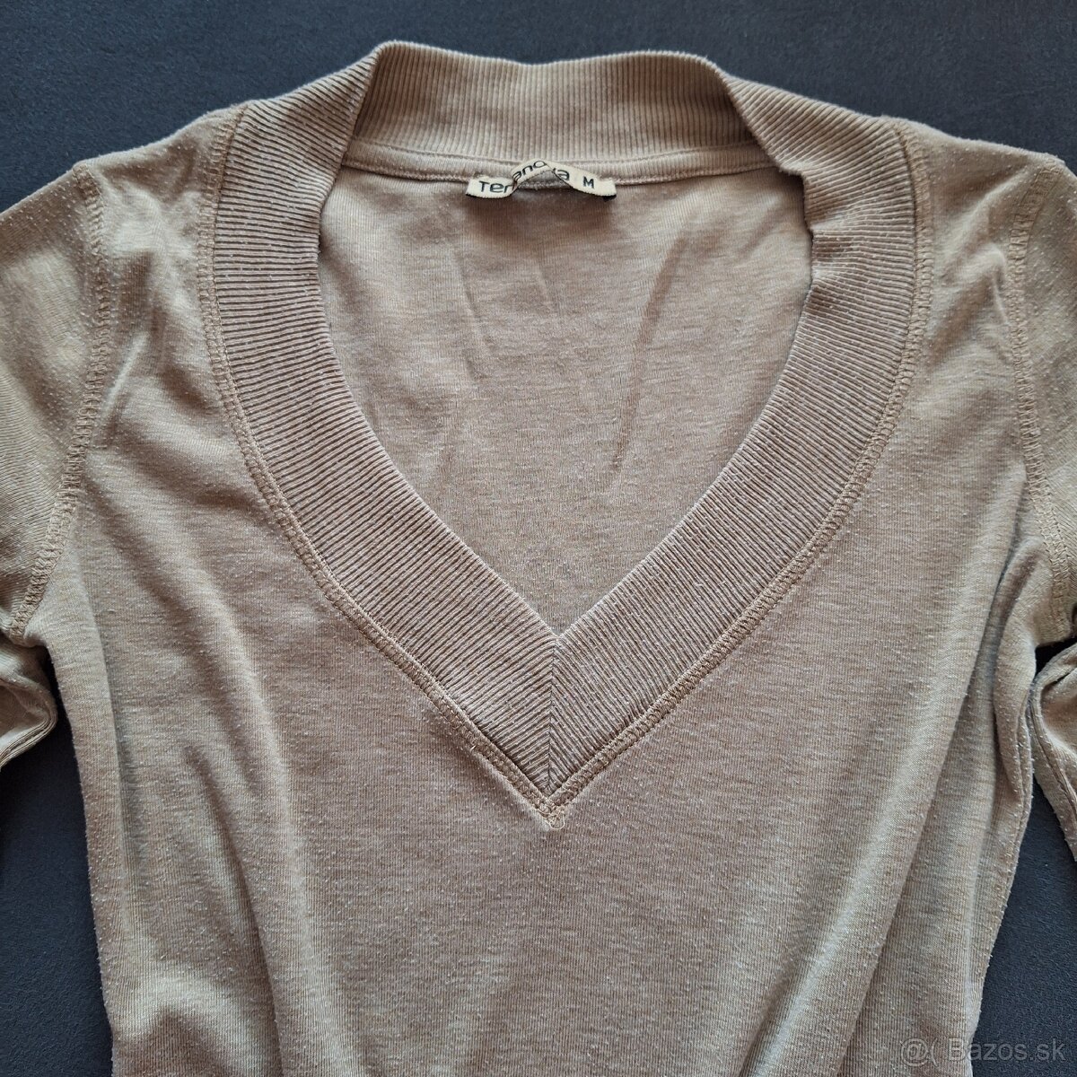 Predĺžený dámsky top (v. M) 3 € - 2