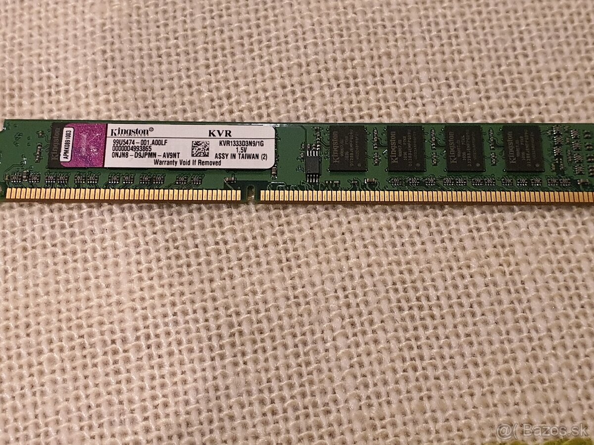 4x RAM: 1GB DDR3, 2x1GB DDR, 256MB DDR SO-DIMM, 1x vadná DDR - 2