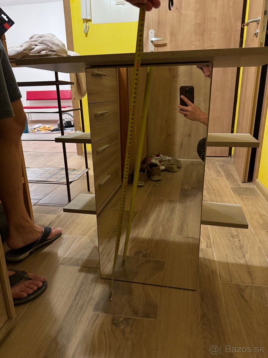 Polička so zrkadlom - 2