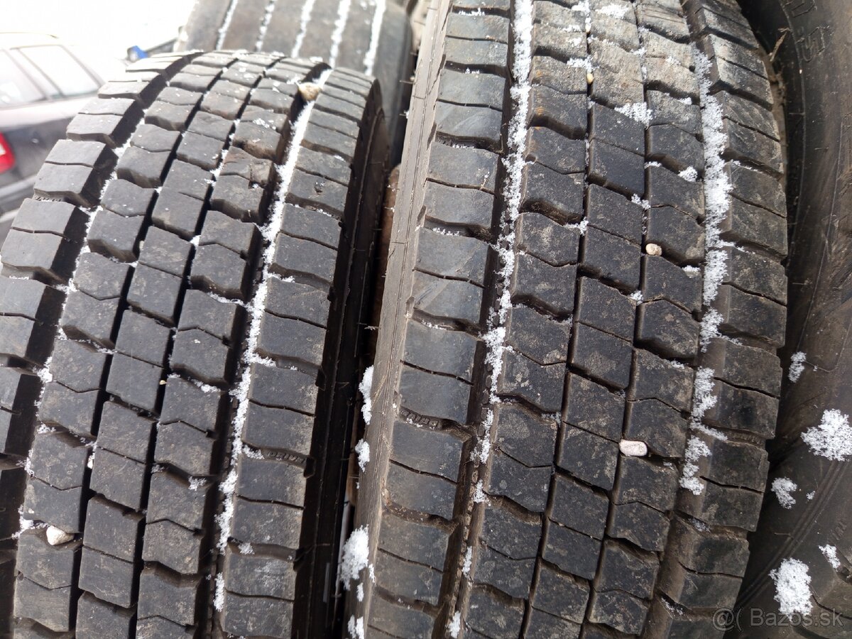 Predám zaberove pneu 225/75-17.5 - 2