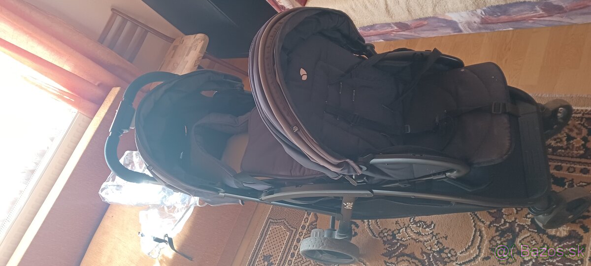 súrodenecký kočík - 2