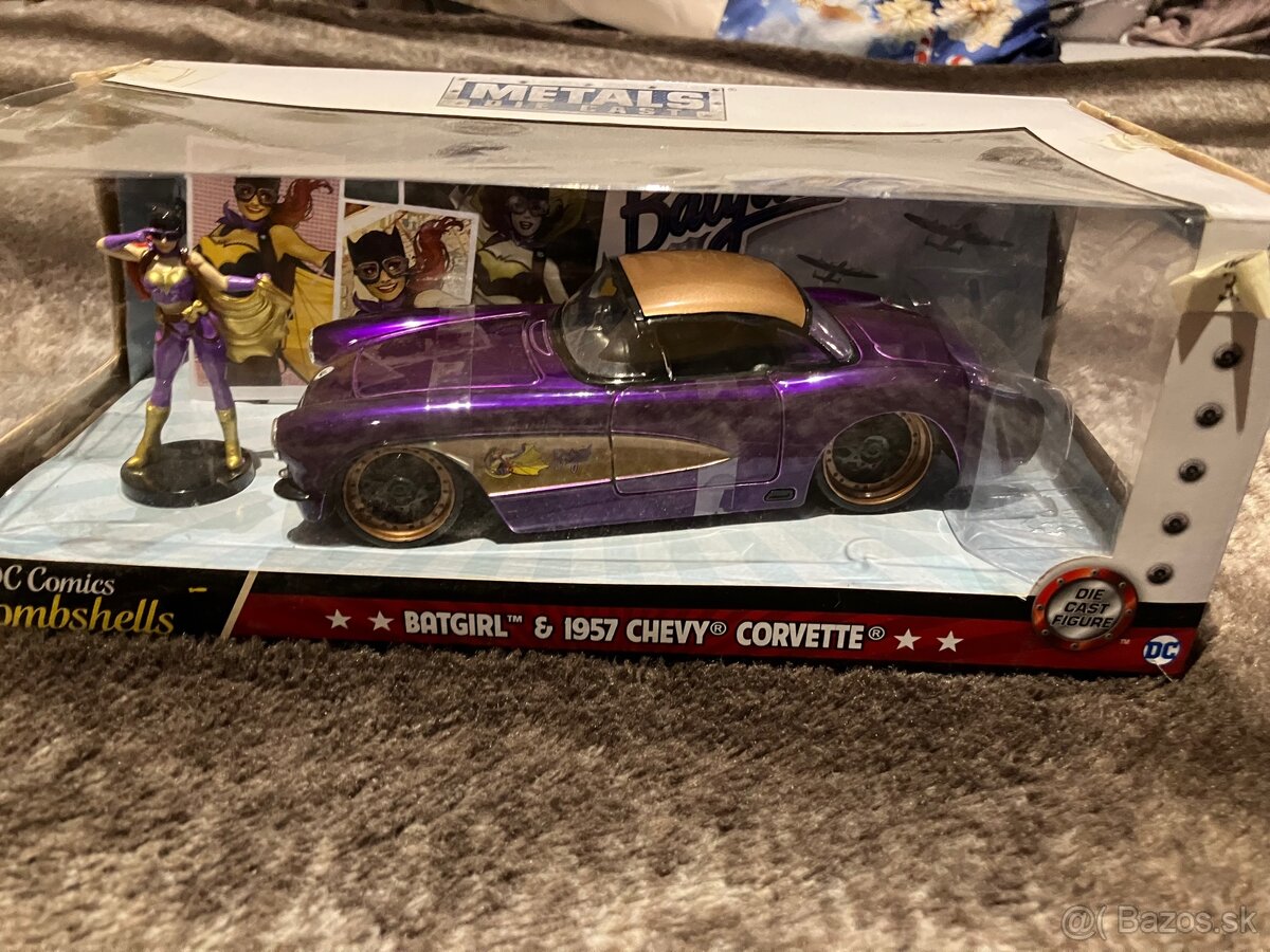 Jada DC Comics Bombshells: Batgirl & 1957 Chevy Corvette - 2