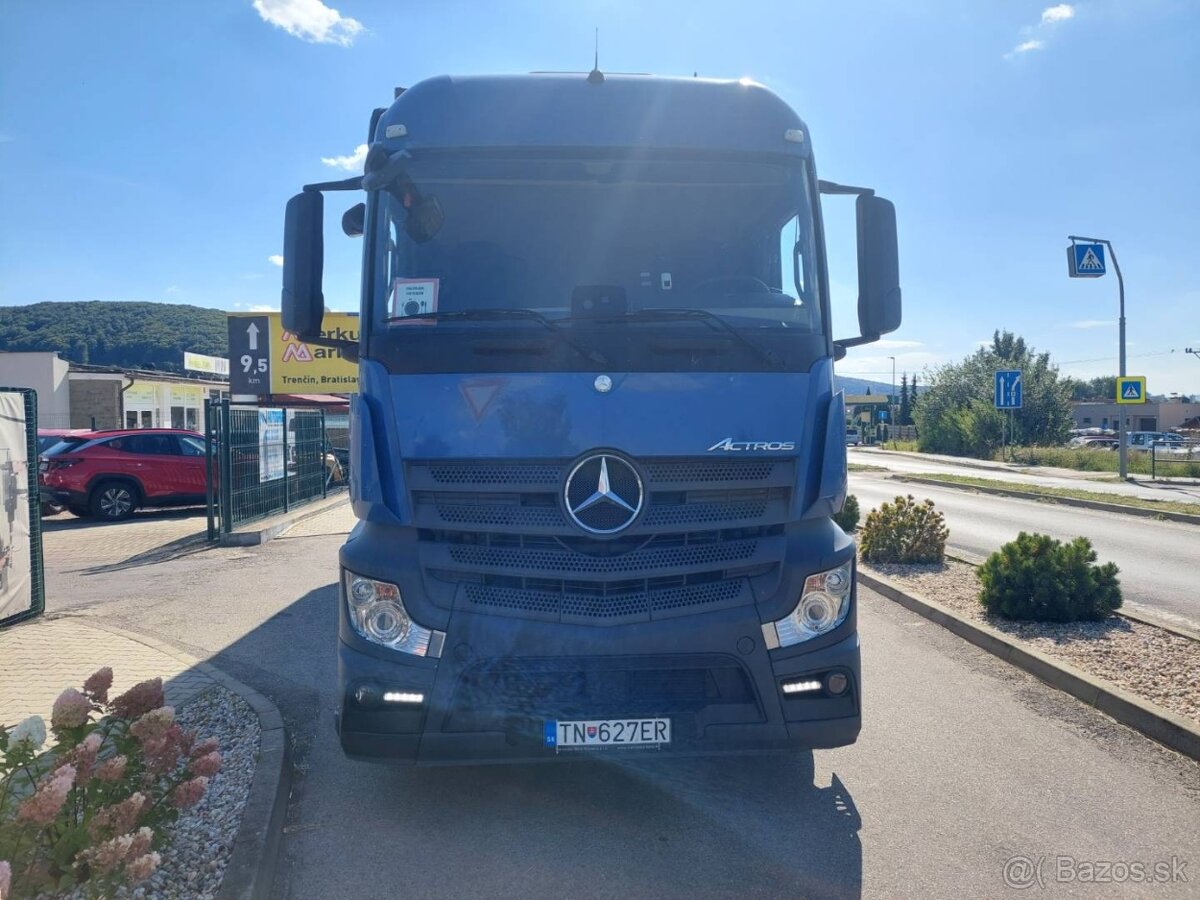 Mercedes Actros - 2