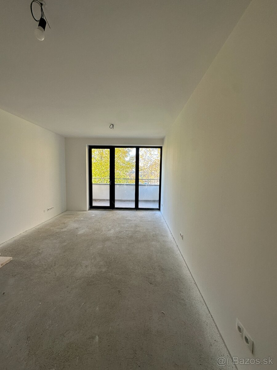 Posledný voľný nadštandardný 1 izbový byt v centre Trenčína - 2