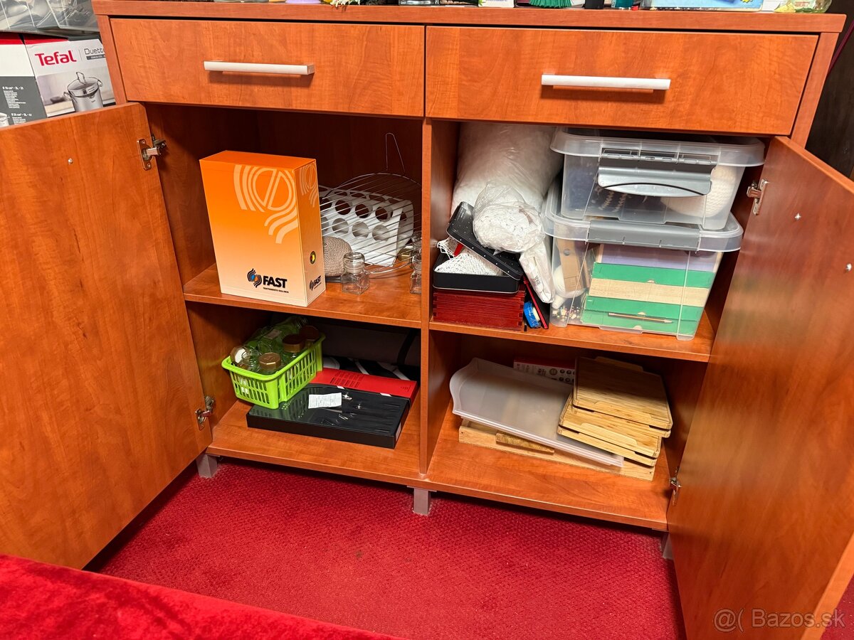 Kvalitná drevenná komoda - 2