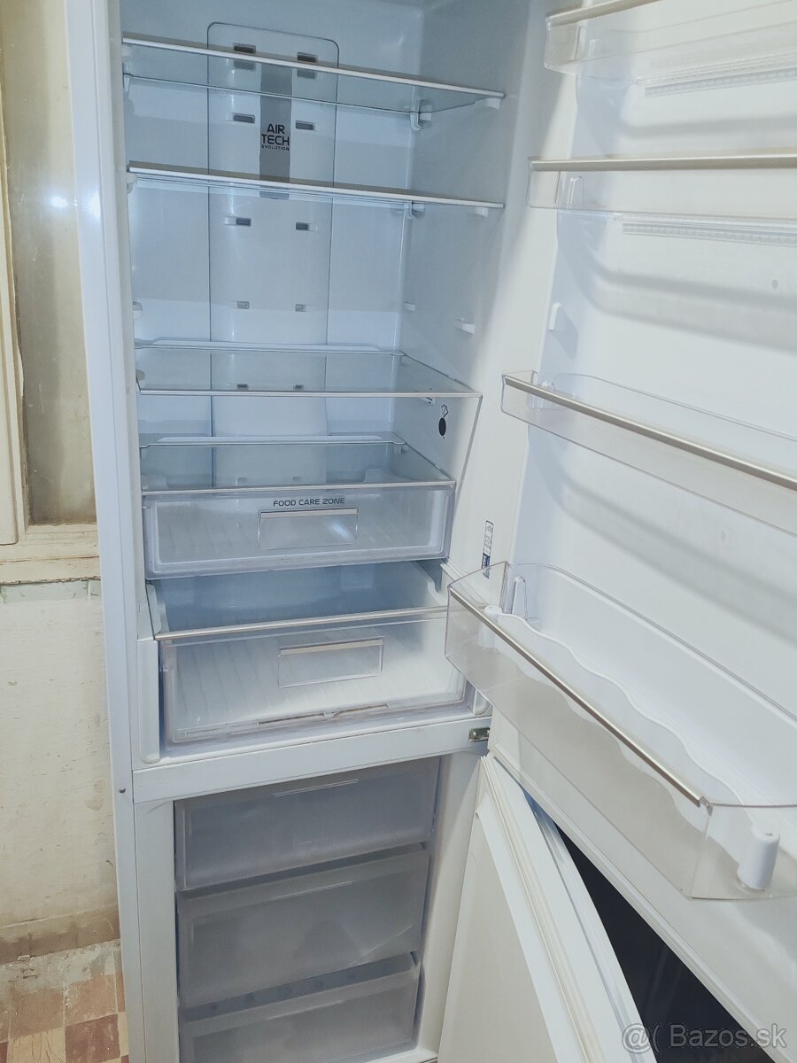 Predám chladničku Ariston Hotpoint 200cm - 2