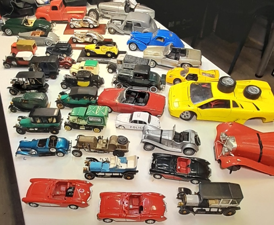 Modely aut 1:43 MIX /kovové/ - 2