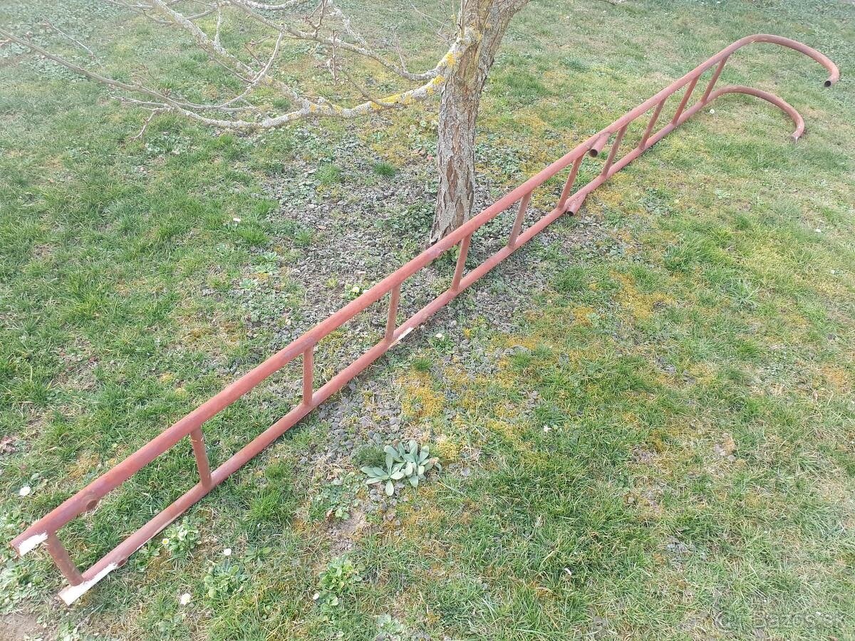 rebrik kovovy, vyska 4,5 m - 2