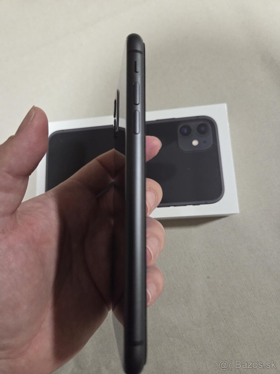 iPhone 11, 64 GB, čierny – výborný stav - 2