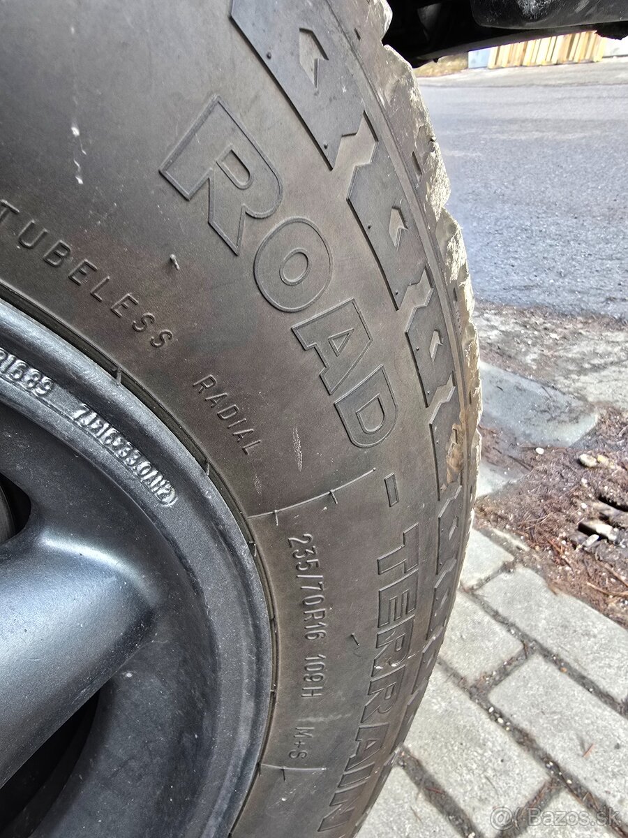 Predam pneumatiky 235/70 R16 AT