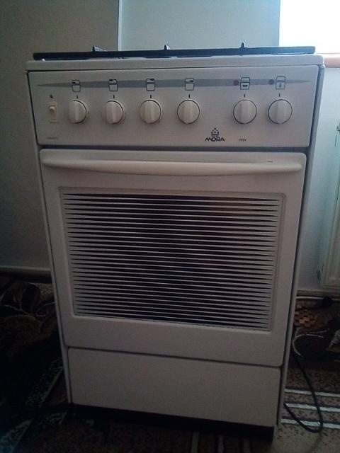 Predám zachovalý kombinovaný sporák Mora 2224 - 2