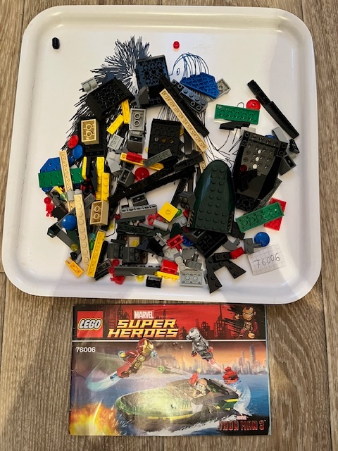 Predám sety zo série Lego Jurasic park a Marwel - 2