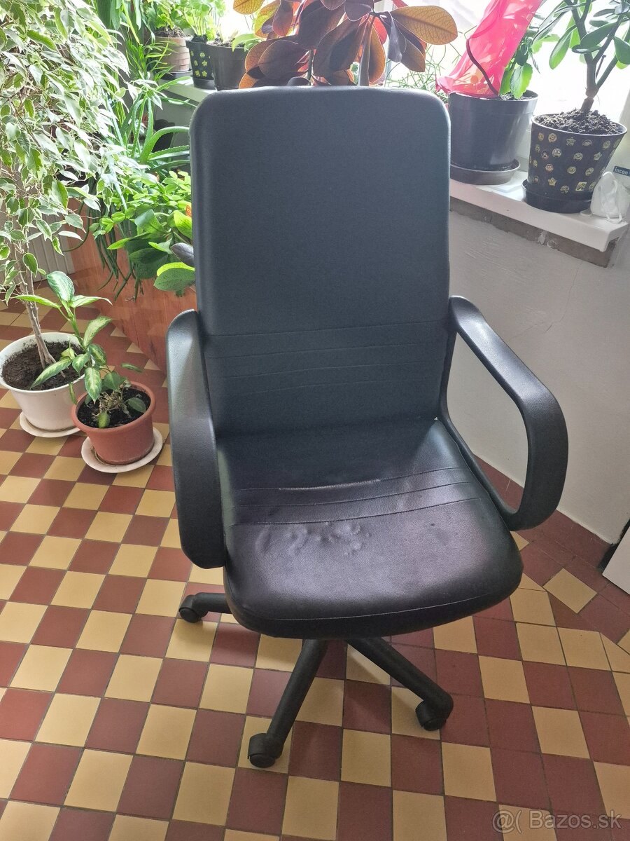 Predam kancelarsku stolicku - 2