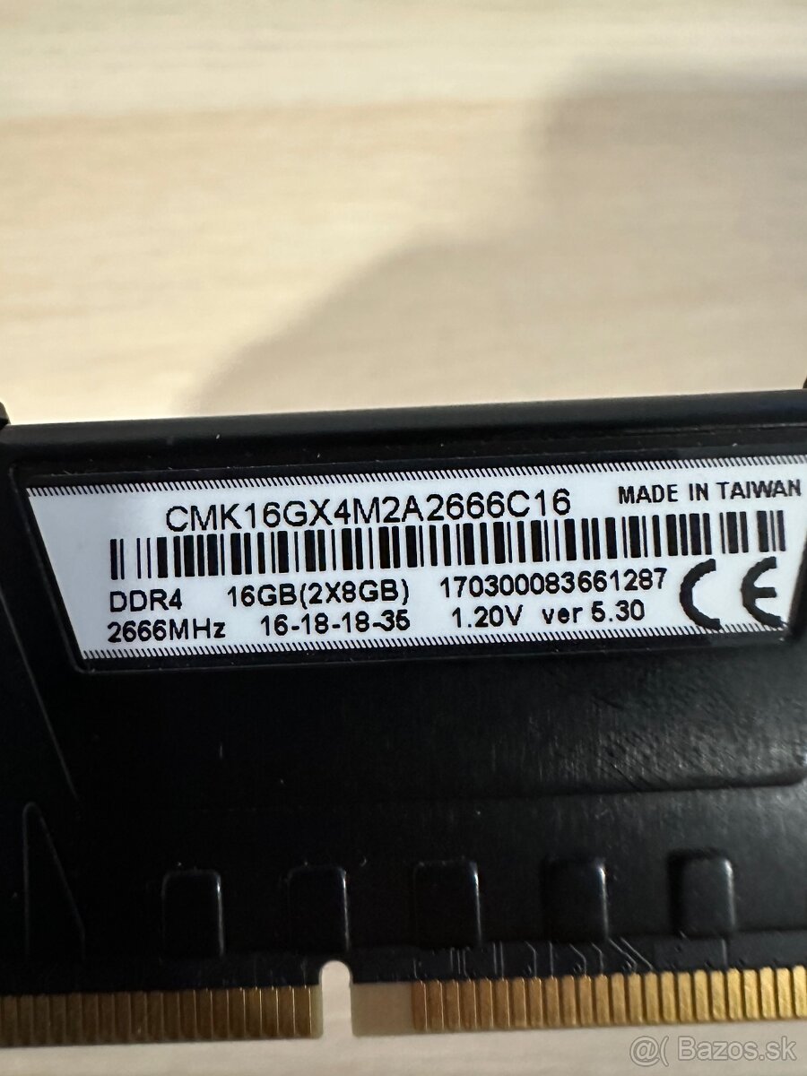 Corsair 32GB KIT DDR4 Vengeance LPX - 2