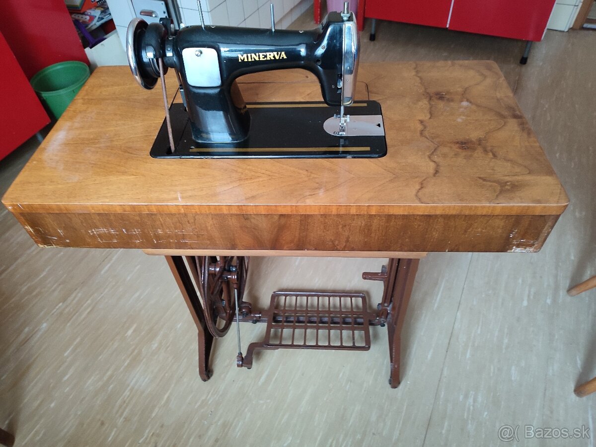 Predám šijací stroj Minerva - 2