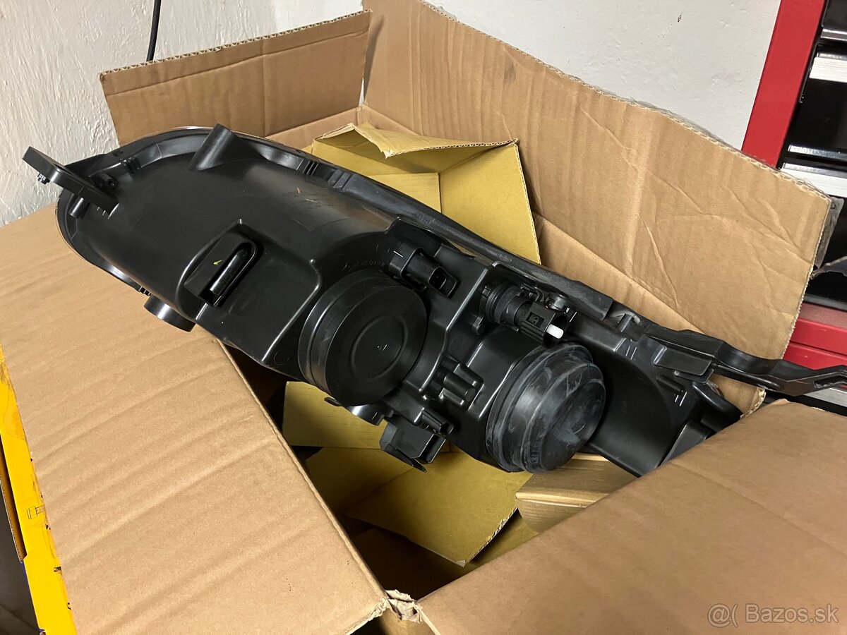 Peugeot 301 2018 predné svetlo - 2