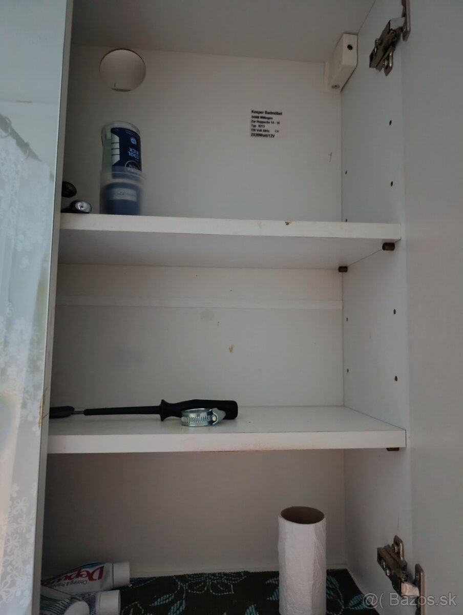 Kúpeľňová skrinka a umyvadlo - 2