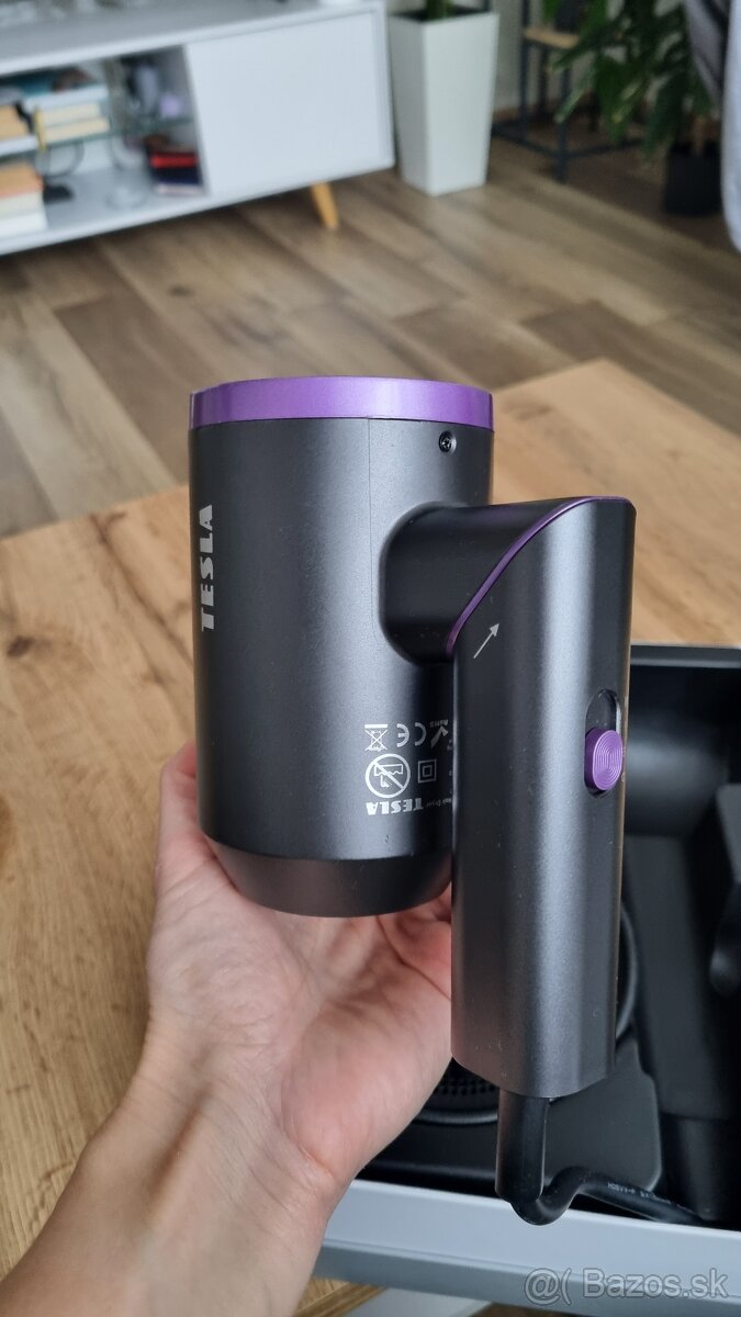 Skladací sušič vlasov značky Tesla. - 2