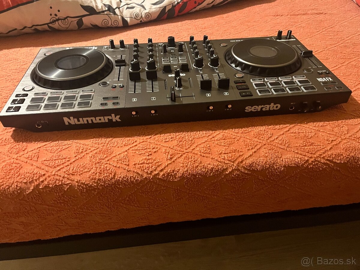 Numark NS4FX - 2