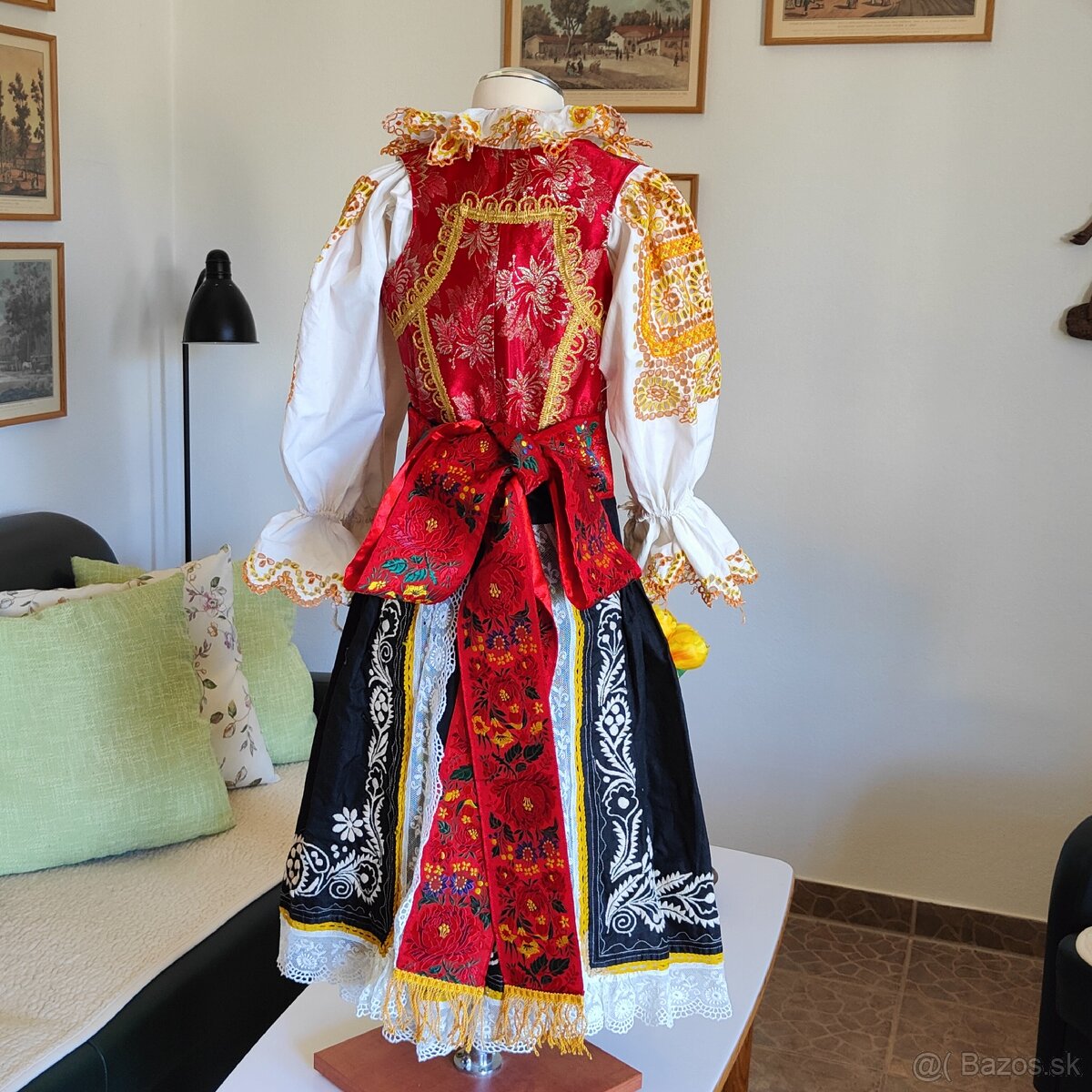 Piešťany kroj - dievčenský - 2