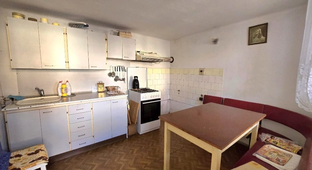 NA PREDAJ , rodinný dom , Jarok - 2