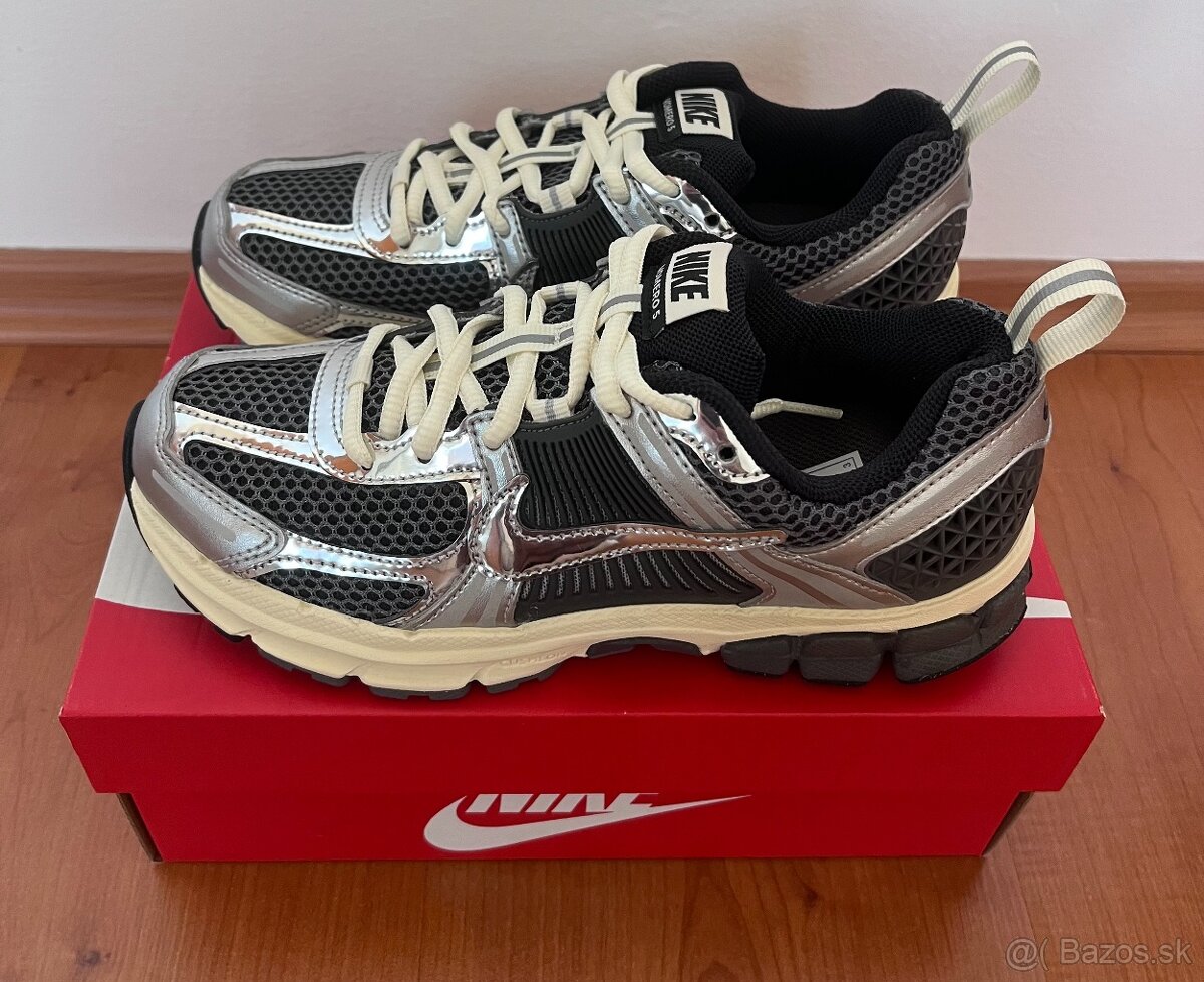 NIKE VOMERO 5 - 2