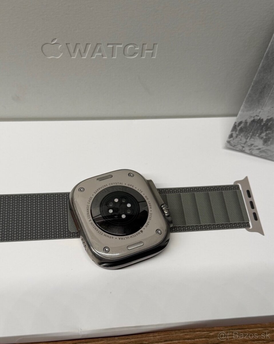 Apple Watch Ultra v top stave - 2