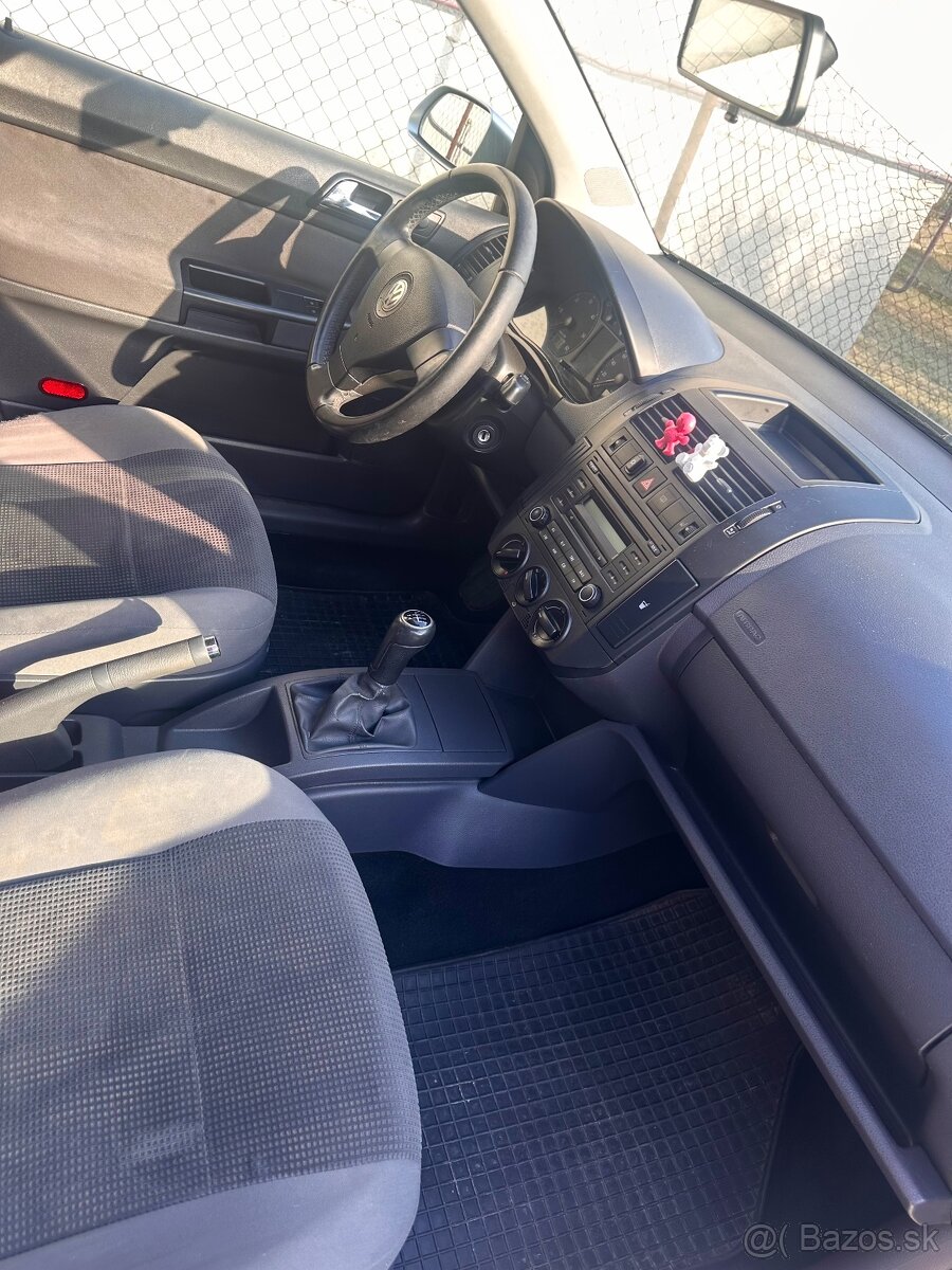 Volkswagen Polo - 2