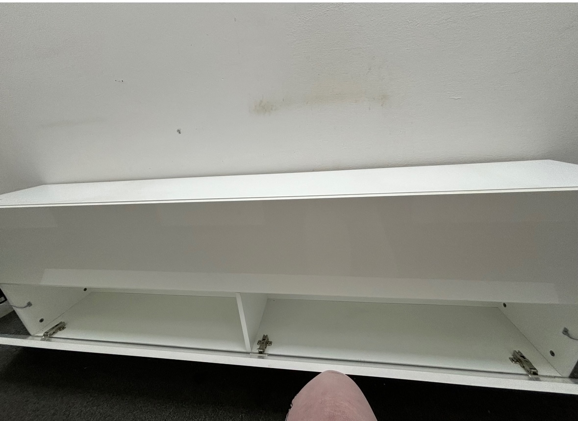 Moderná biela skrinka – minimalistický dizajn - 2