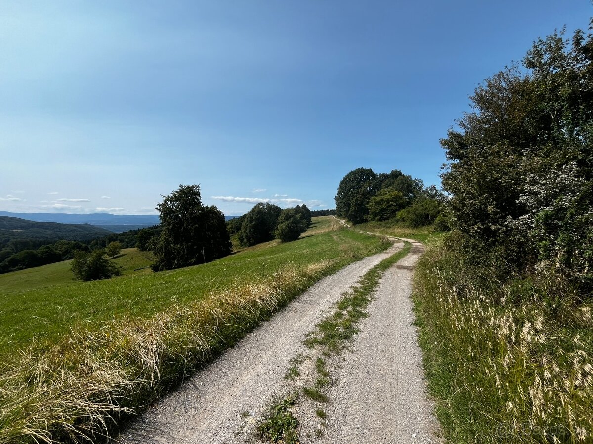 Miesto na chatu s väčšou výmerou uprostred samoty. - 2