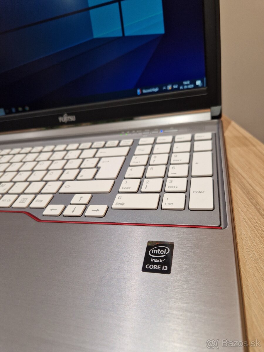 Fujitsu Lifebook E754 notebook i3, 8GB ram, 256GB SSD - 2