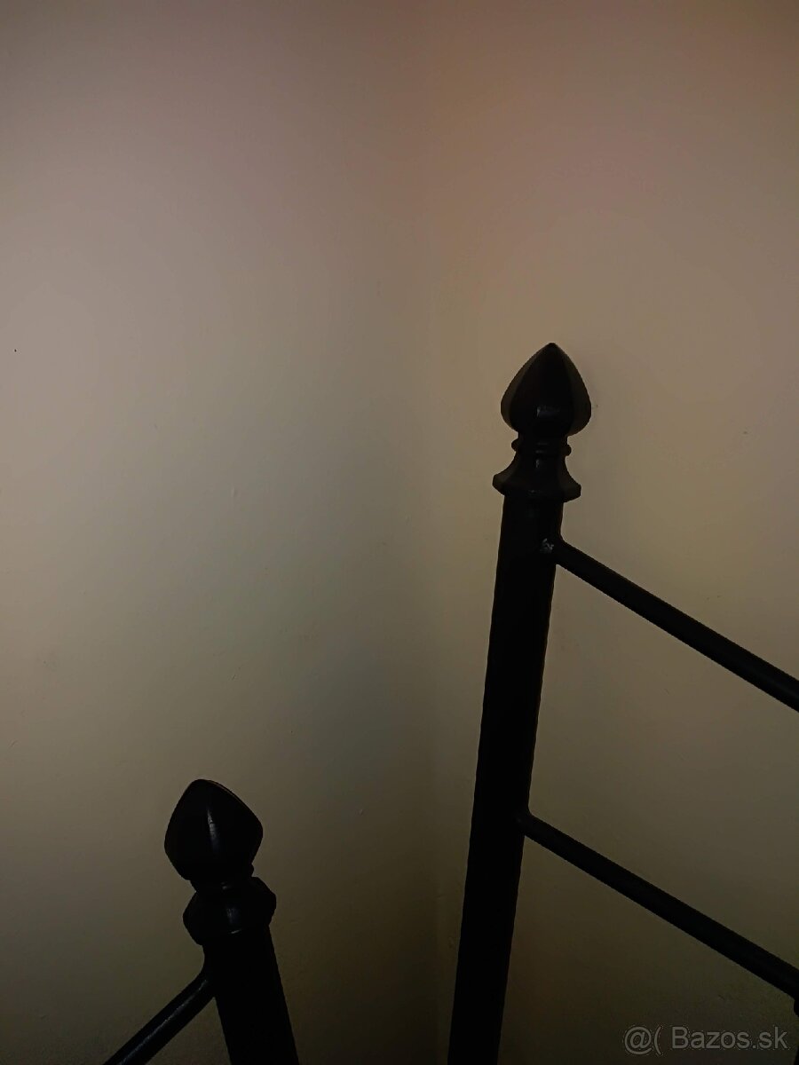 Posteľ- kovový rám, čierny - 2