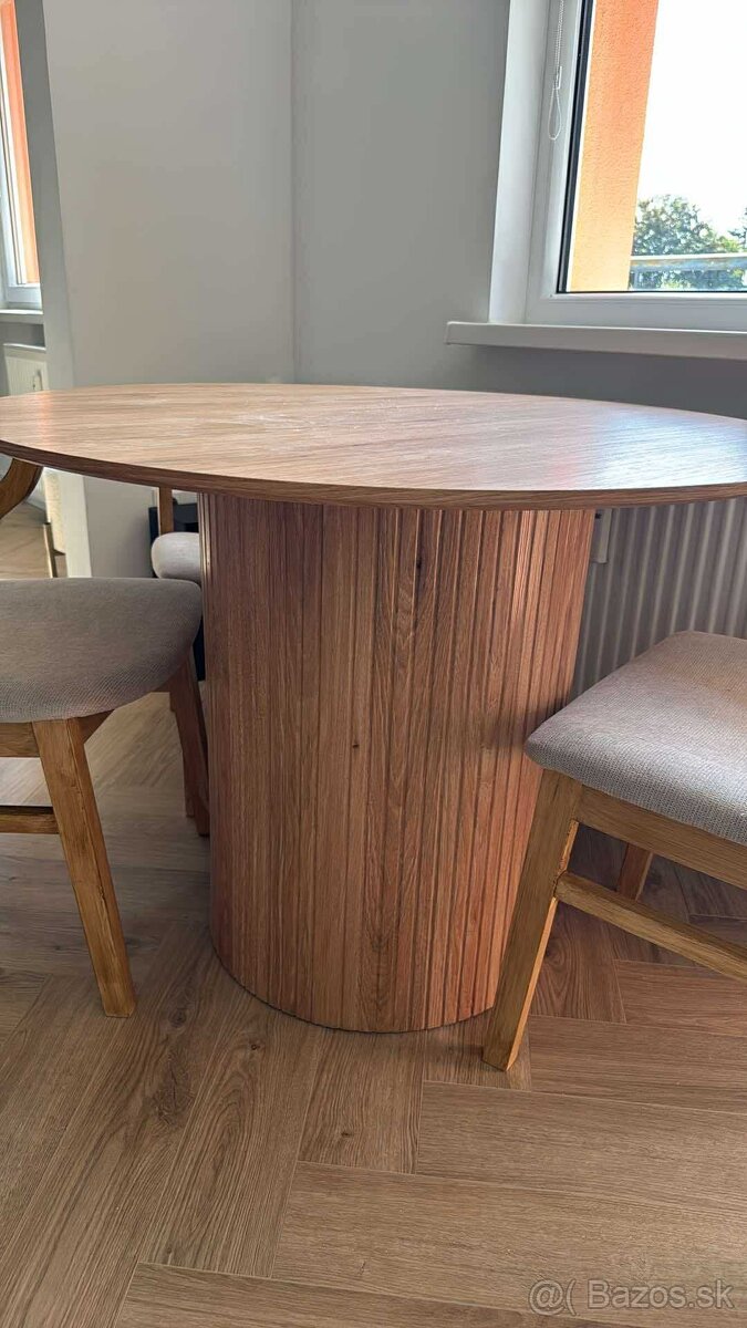 Jedálenský stôl - 2