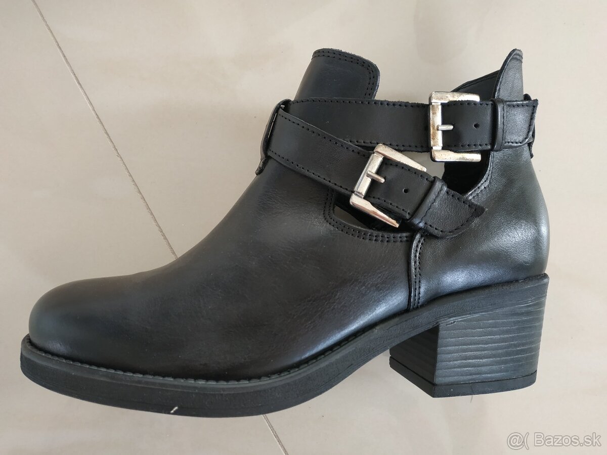 Čierne kožené čižmy, veľkosť 39 - 2