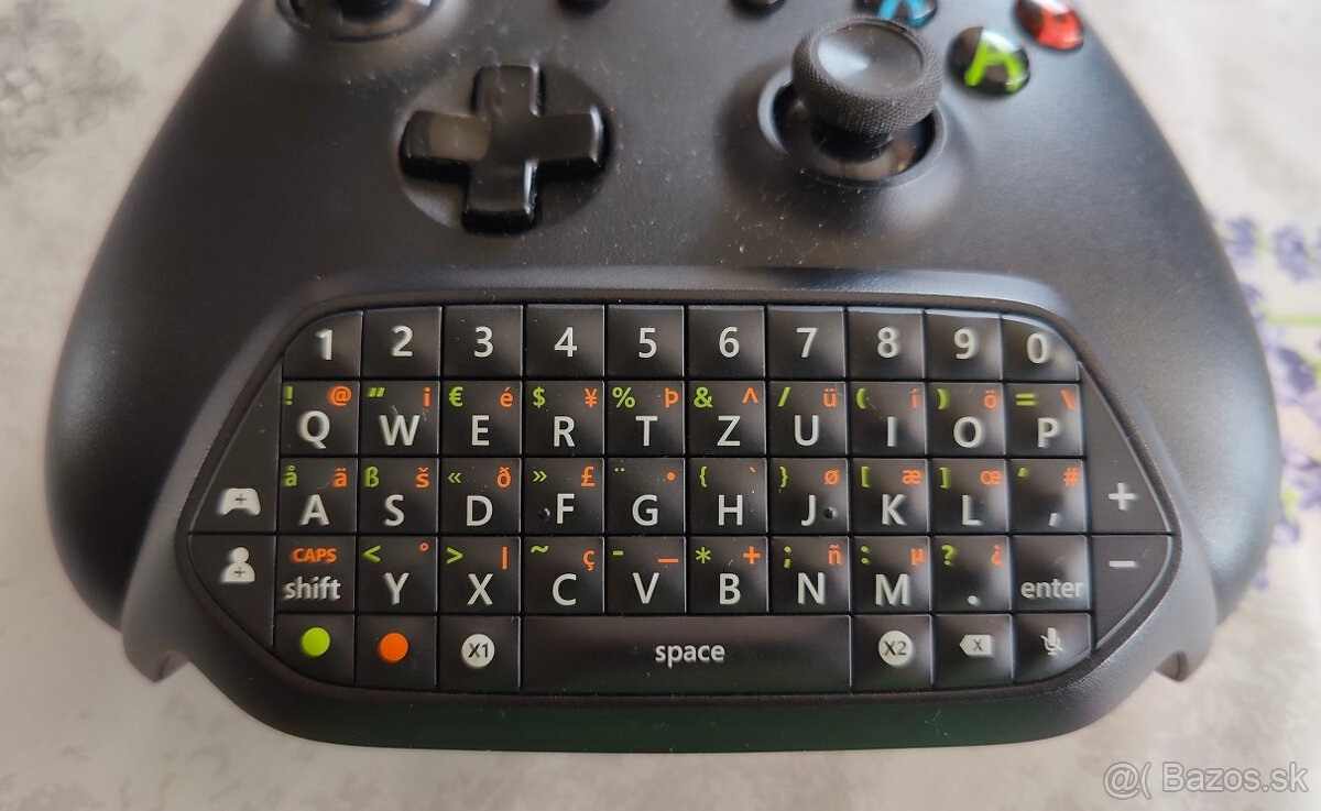 Xbox prislusenstvo - ovladac, akumulator, klavesnica... - 2