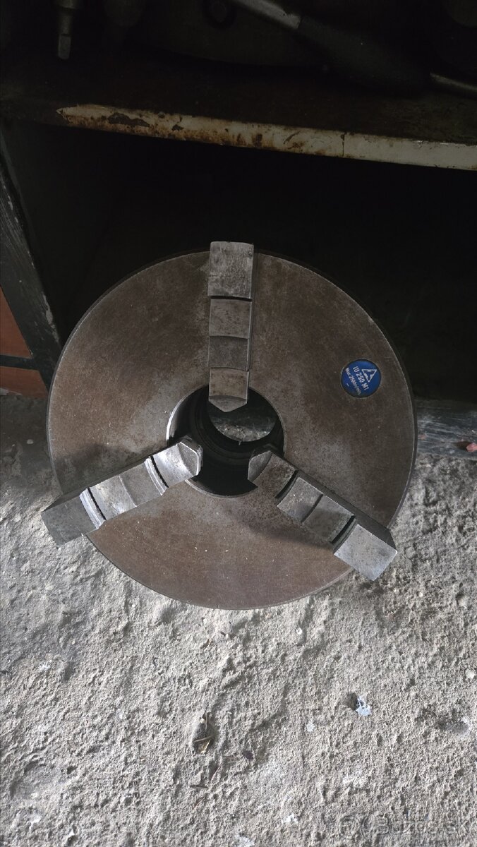 Sústružnícka univerzálna hlava 250 mm 3- hlavňova - 2