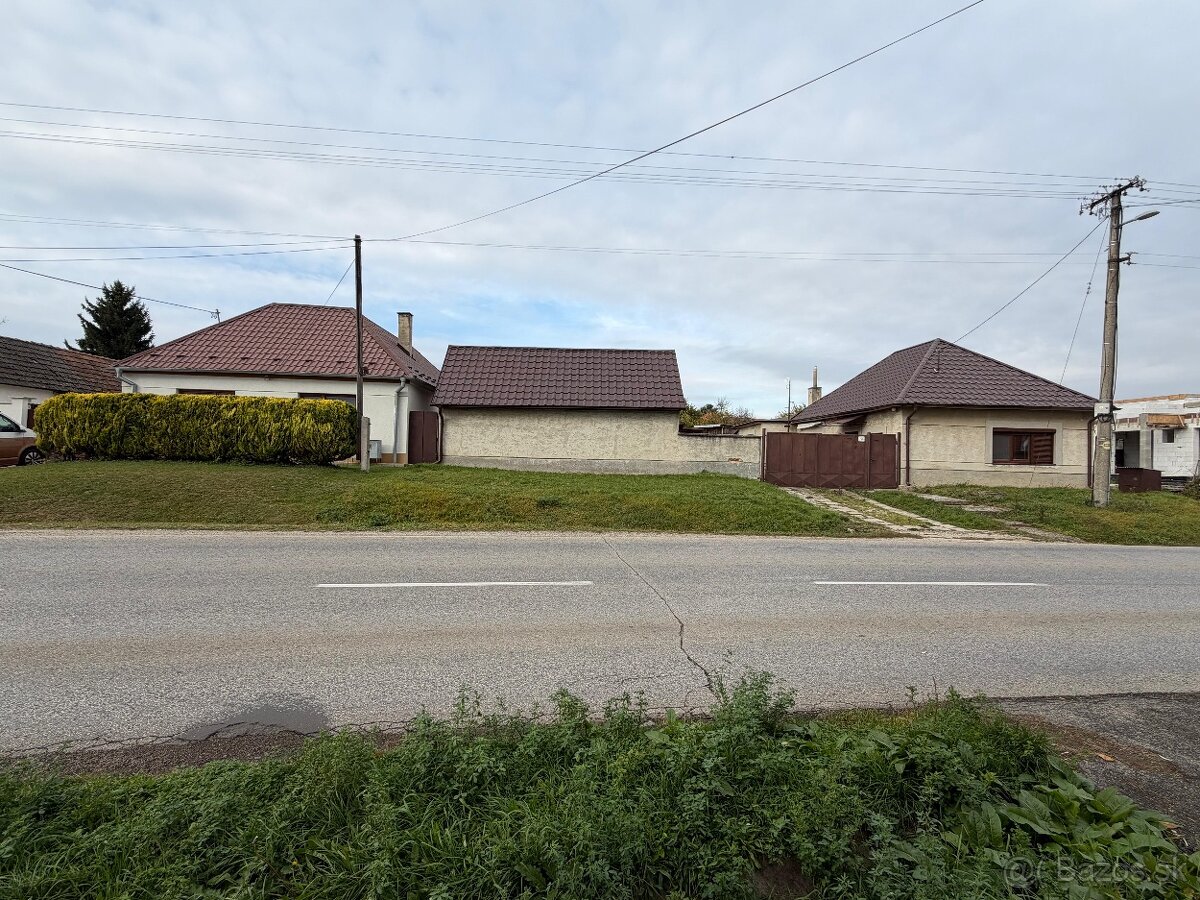 Na predaj rodinný dom s veľkým pozemkom, Pata - 2