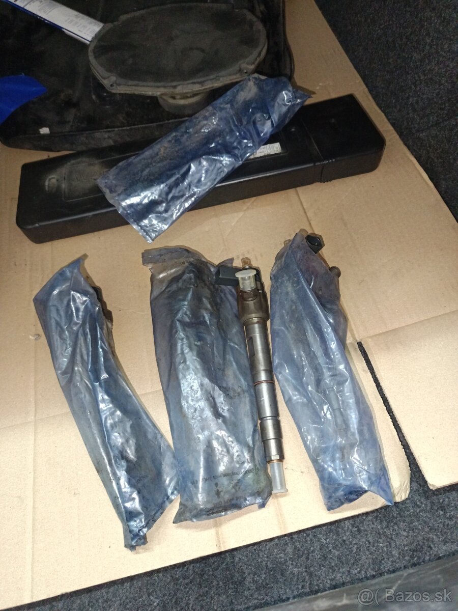 Vstrekovacie trysky 2.0tdi CR 03L 130 271J - 2