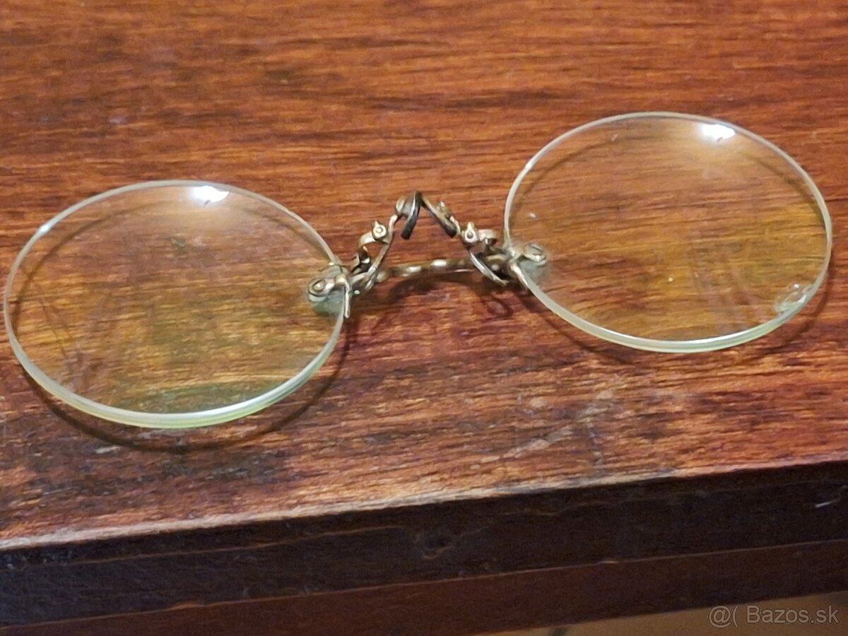 Staré okuliare na nos - 2