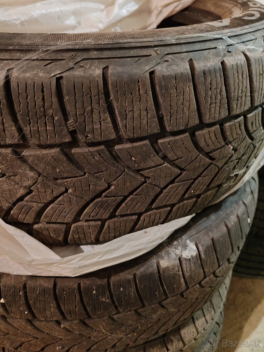 Predám zimné pneu 225/60R17 - 2
