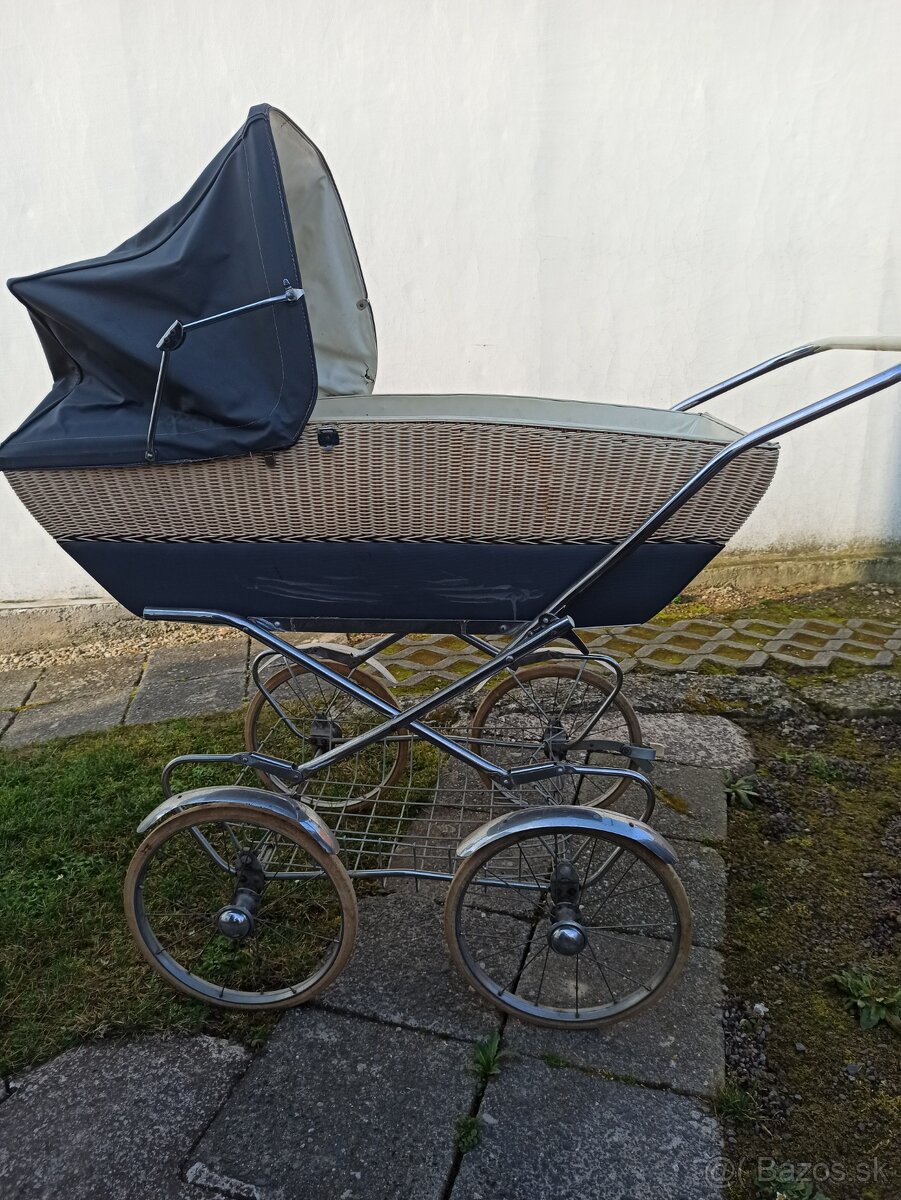 Starý retro kočík - 2