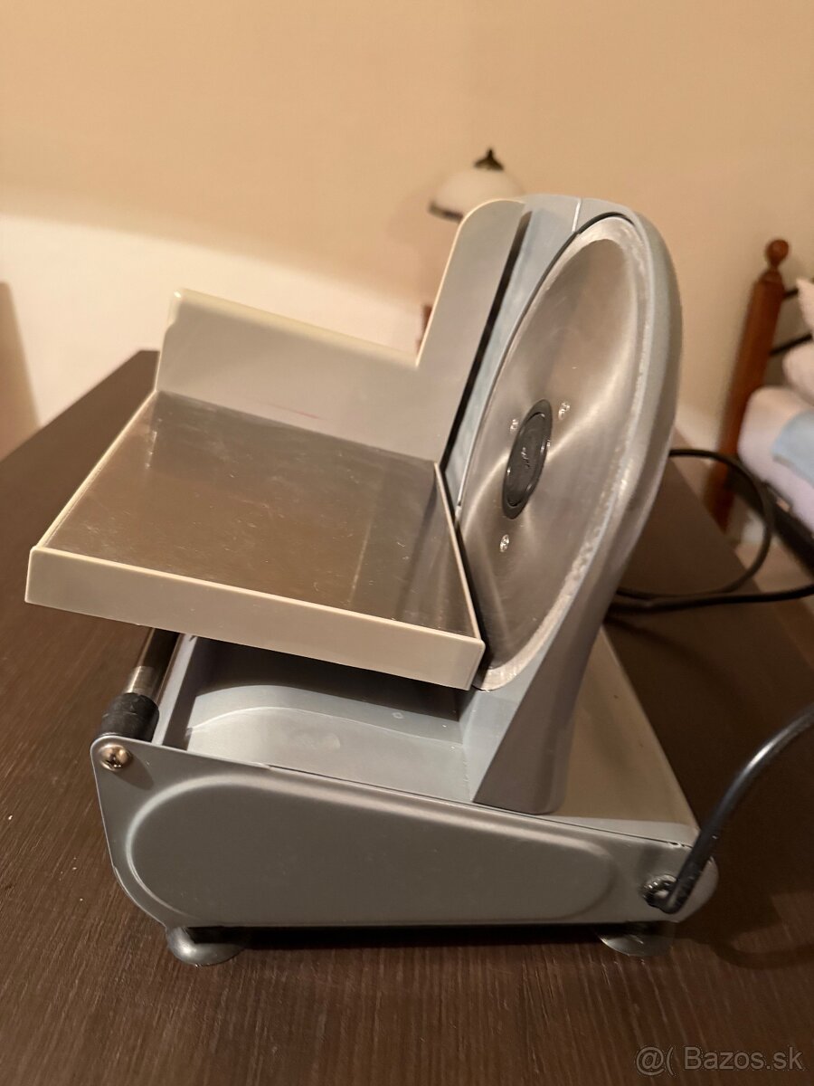 Krajac chleba ekektricky - 2