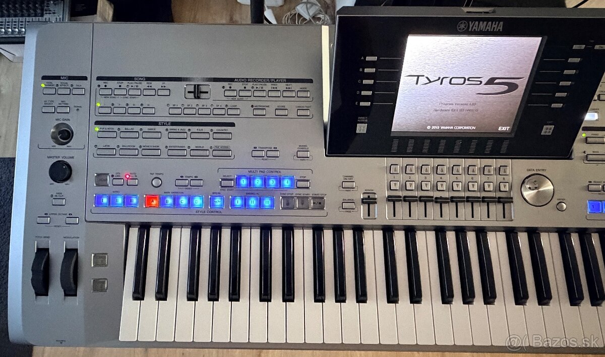 Yamaha Tyros 5 - 2
