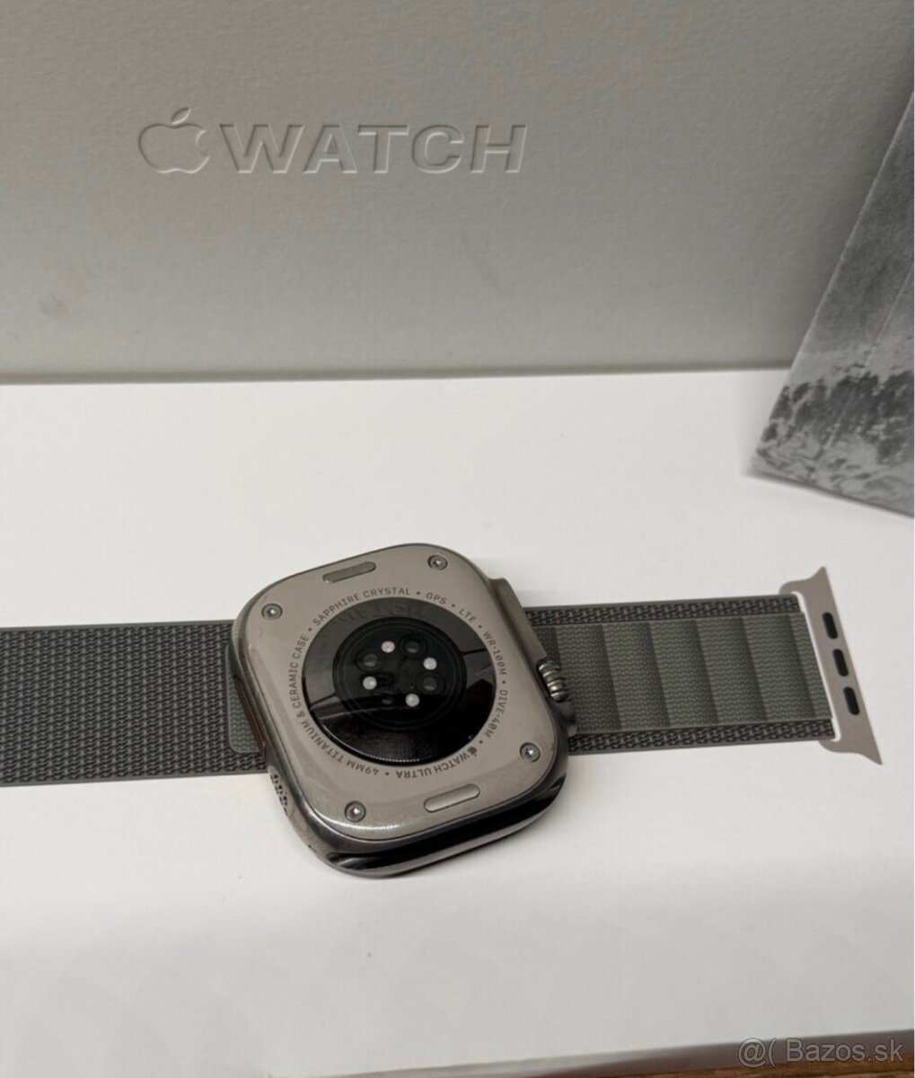 Apple Watch Ultra v top stave - 2