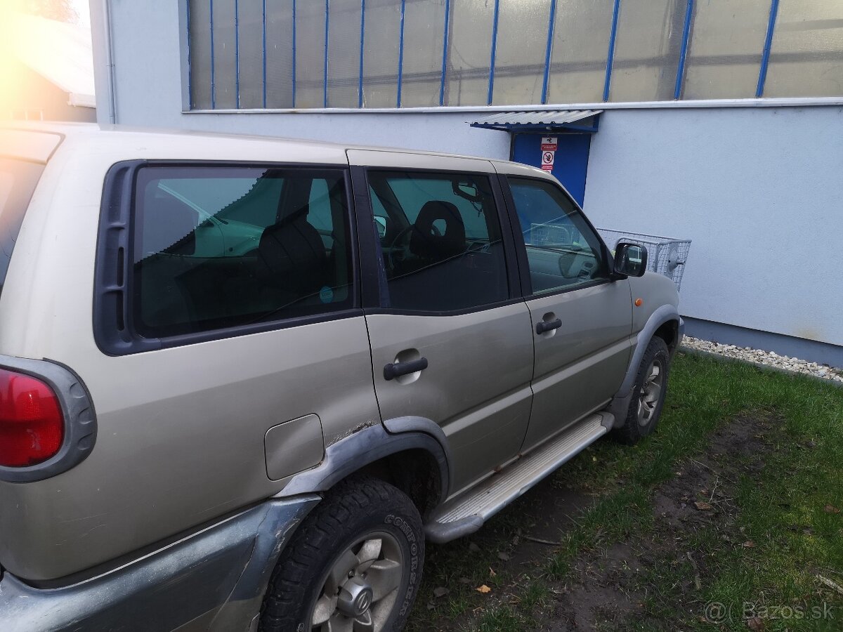 Nissan terrano 2 3.0 - 2