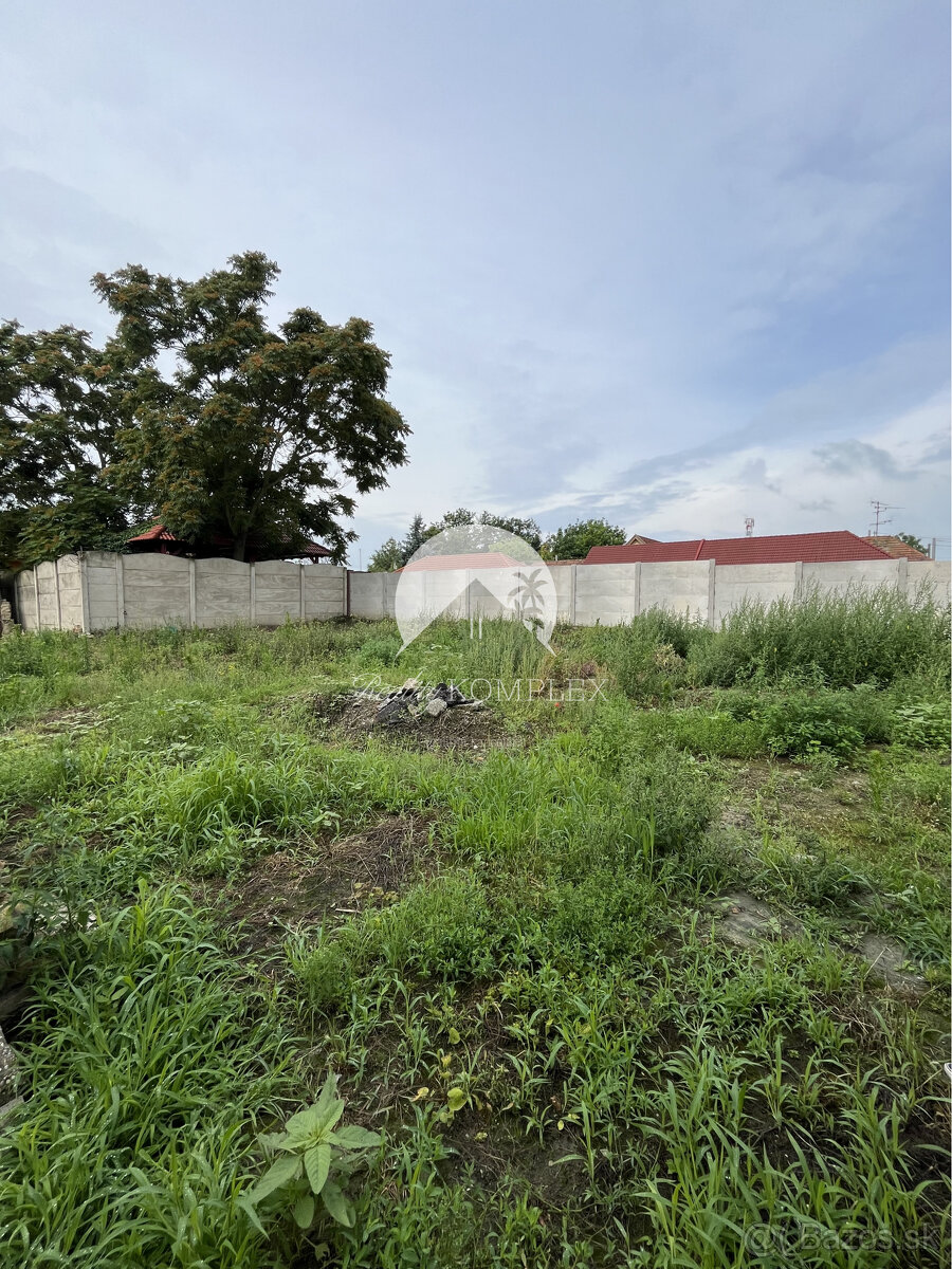 Reality KOMPLEX s.r.o., Vám ponúka na PREDAJ veľký rovinatý - 2