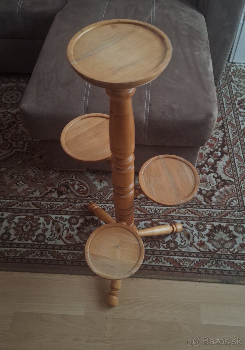 Drevený stojan na kvety - 2