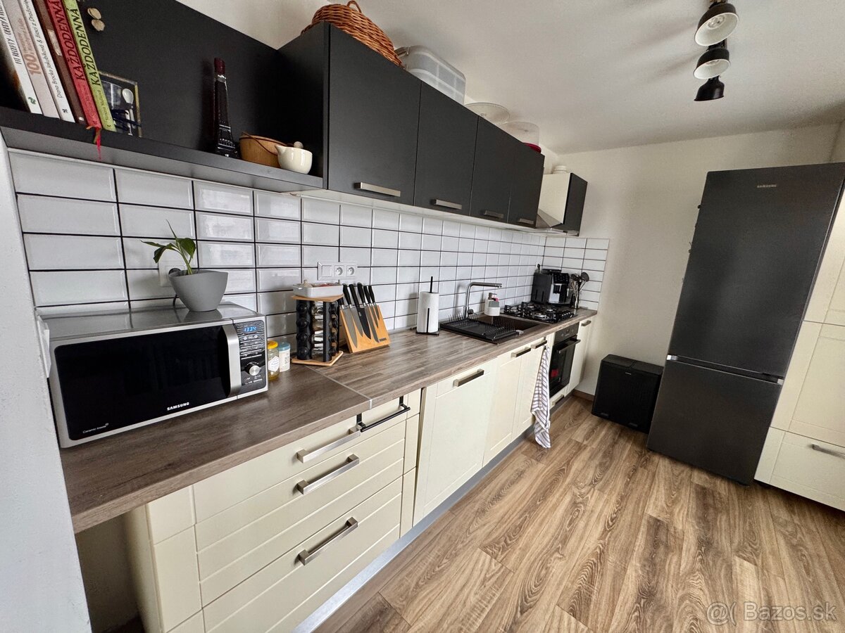 Predám 2-izbový byt, Nová Dubnica, 56m2 - 2