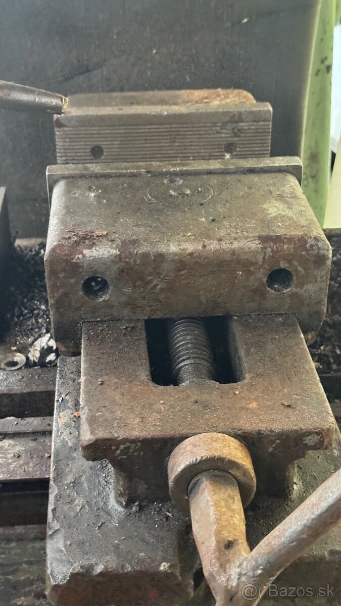 Strojný zverák 200mm - 2