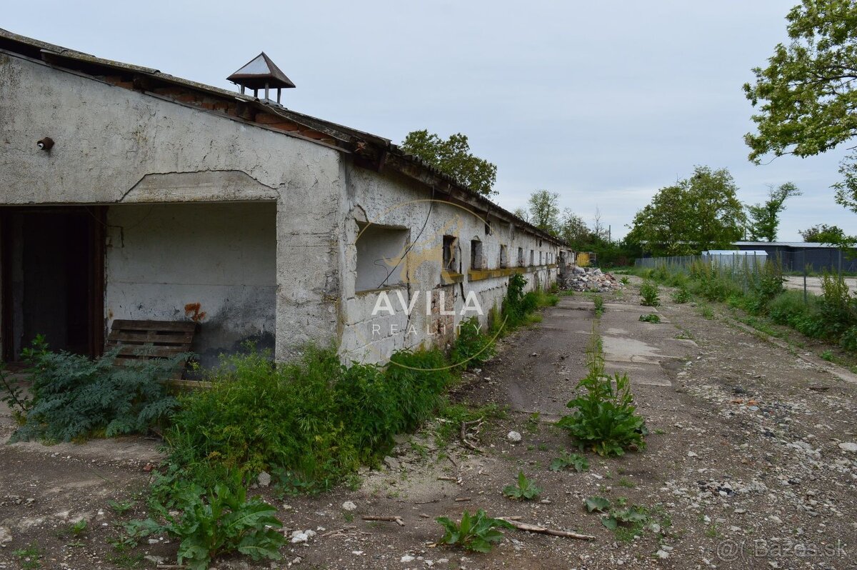 NA PREDAJ: sklad-hala 750m2 vo Voderadoch - 2